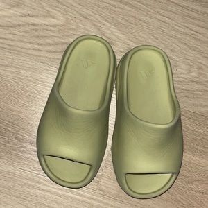 Kids Yeezy Slides